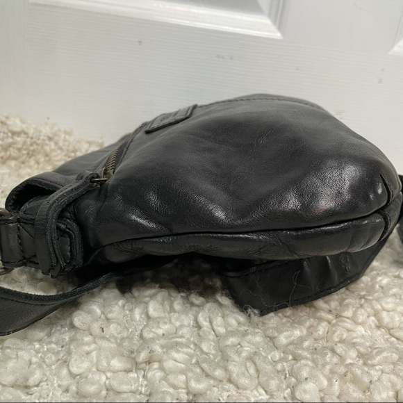 The Trend Made in Italy Black Leather Crossbody Purse Bag - Picture 6 of 11